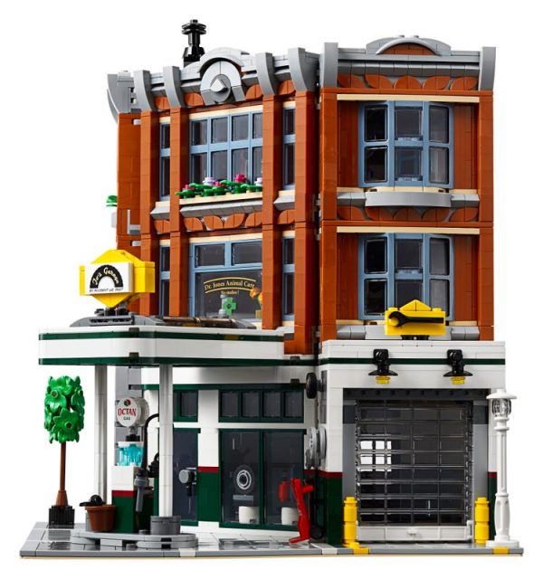 Corner Garage - Image 12