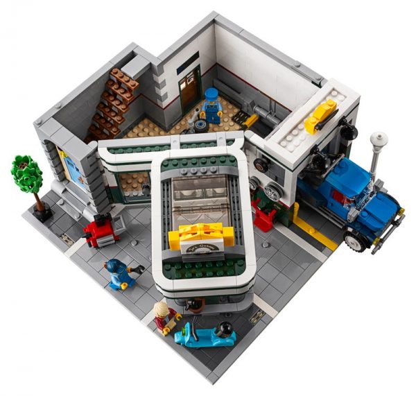 Corner Garage - Image 9