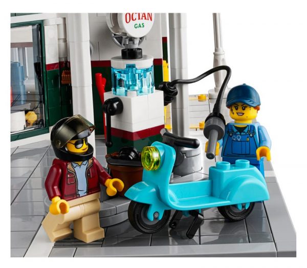 Corner Garage - Image 4