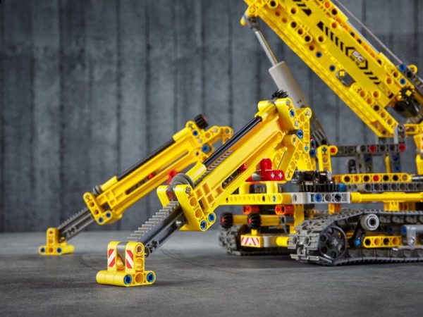 Compact Crawler Crane - Image 12