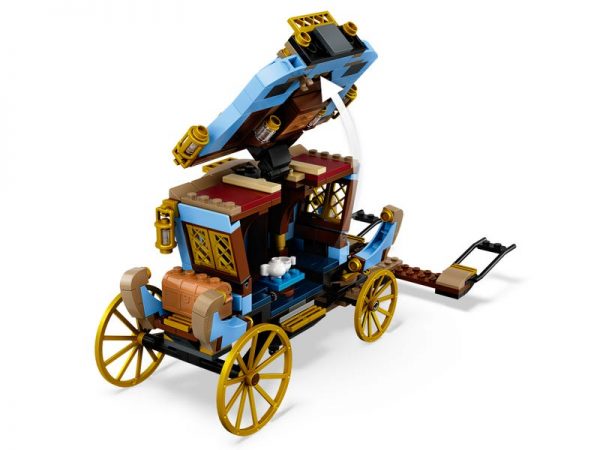 Beauxbatons' Carriage: Arrival at Hogwarts™ - Image 6